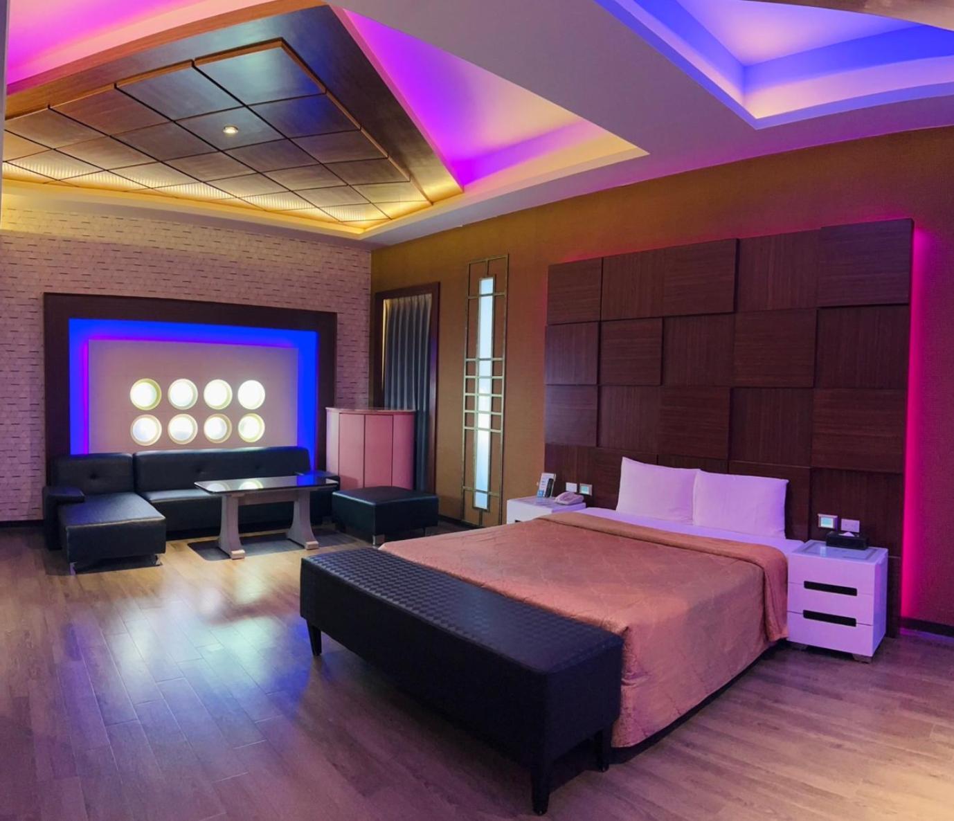 Wei Feng Exquisite Motel Pintung Branch Pingtung Kültér fotó
